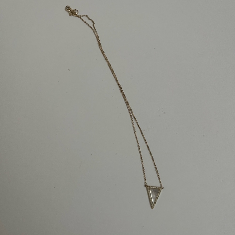 Dainty gold triangle necklace - Picture 2 of 2